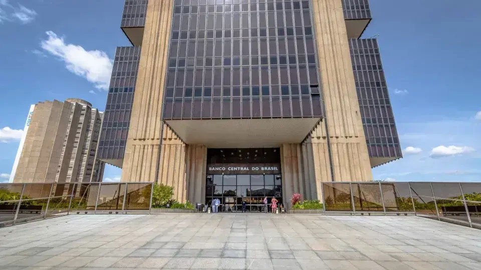 Copom sinaliza sobre a inflação e taxa Selic em meio a tensões globais