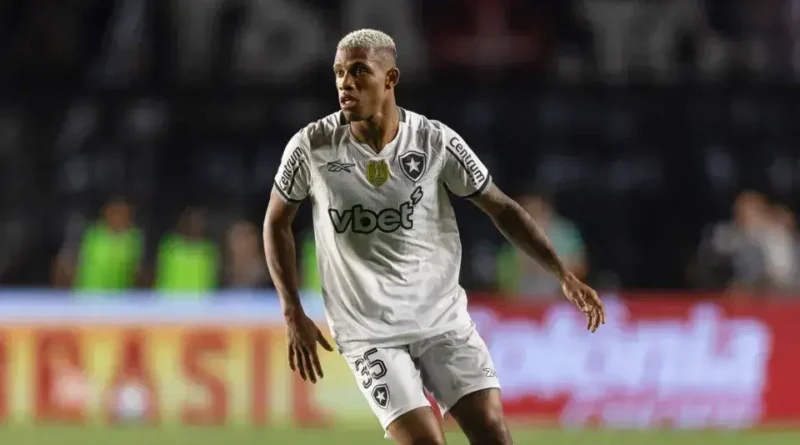 Danilo é afastado do Botafogo após desfalque contra o Corinthians