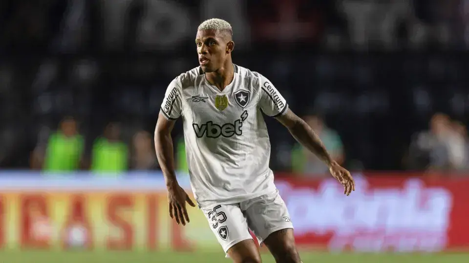 Danilo é afastado do Botafogo após desfalque contra o Corinthians