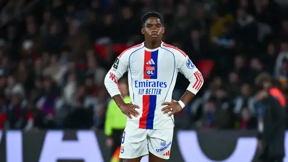 Endrick brilha novamente e Lyon vence Rennes no Campeonato Francês