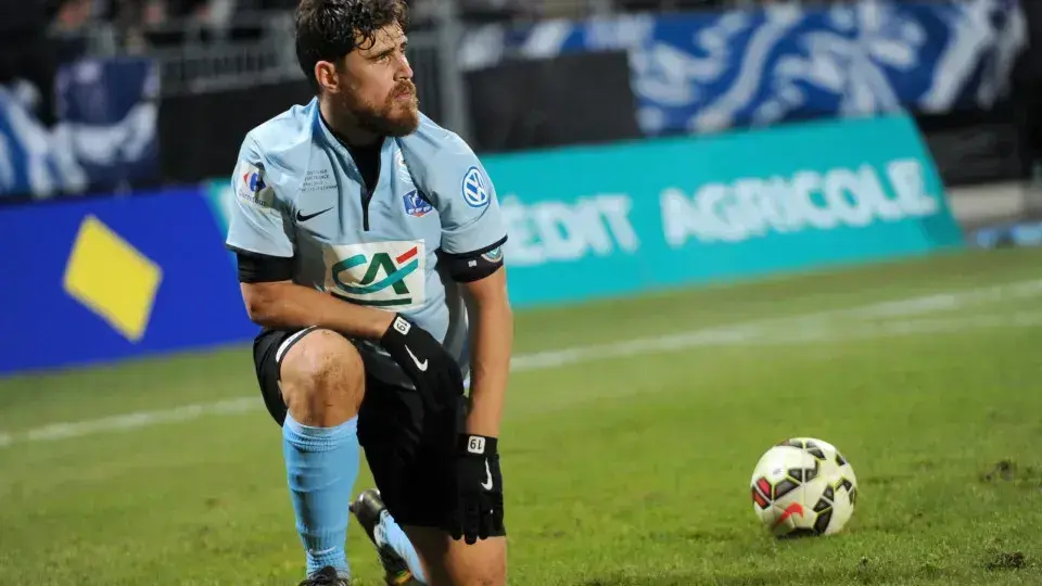 Ex-meia do Lyon, Bryan Bergougnoux, morre aos 43 anos antes de partida