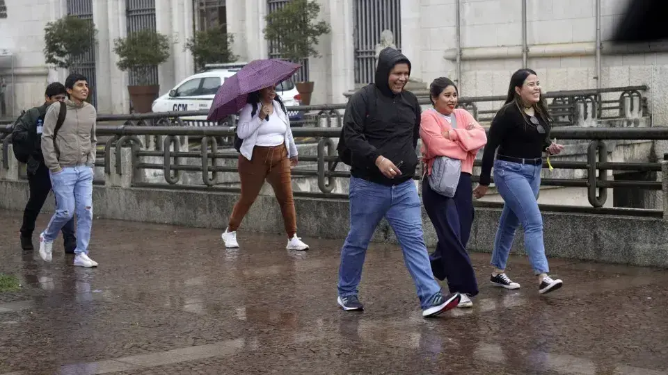 Frente fria traz temporais e muda clima no Brasil