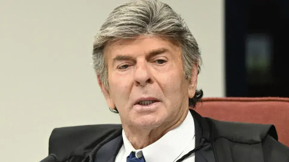 Fux Diverge de Gilmar e Defende Limitação do Foro Privilegiado no STF
