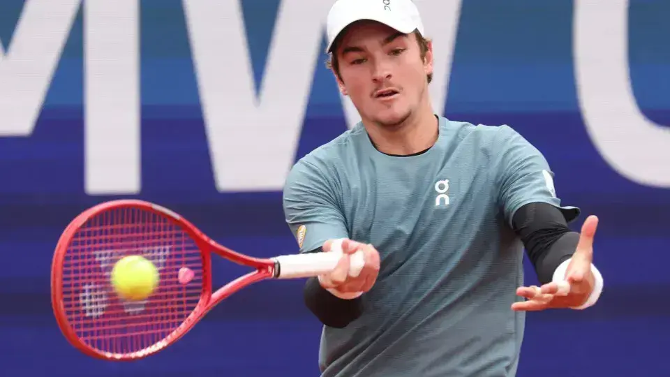 João Fonseca confere chave em Roland Garros e pode enfrentar Djokovic