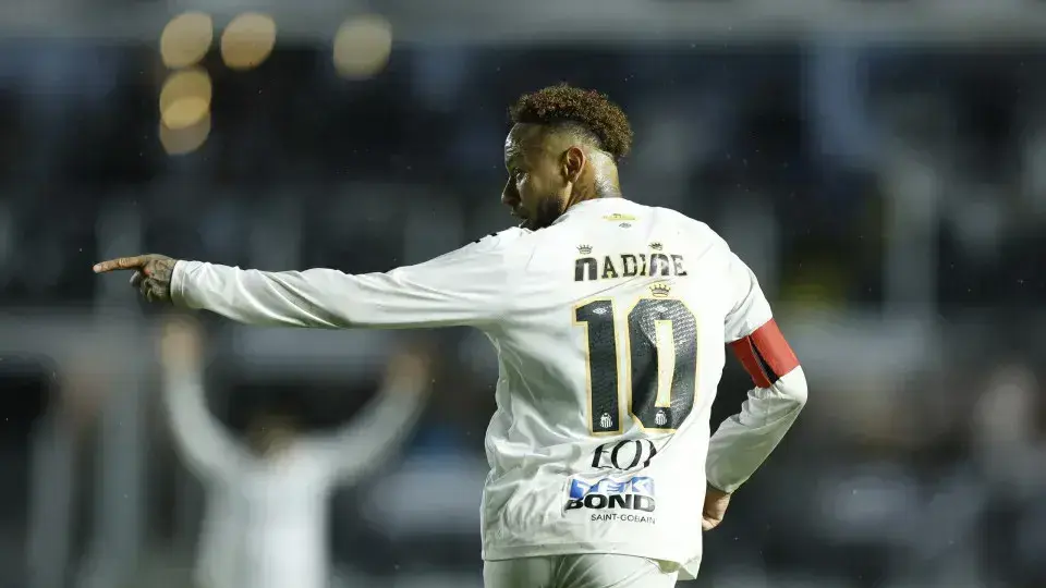 Neymar brilha com 16 participações em gols em 18 jogos pelo Santos
