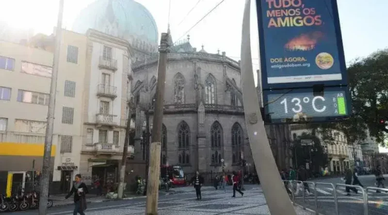 São Paulo enfrenta dias nublados e fria influência da massa polar