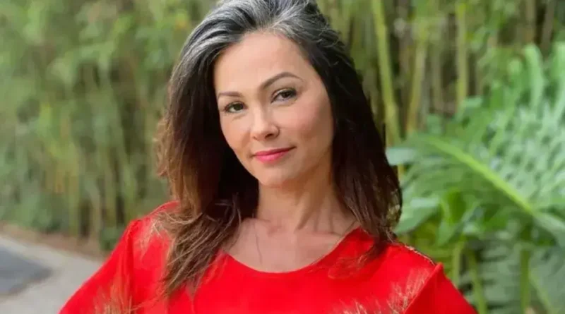 Suzana Alves fala sobre depressão e conversão após virada como Tiazinha