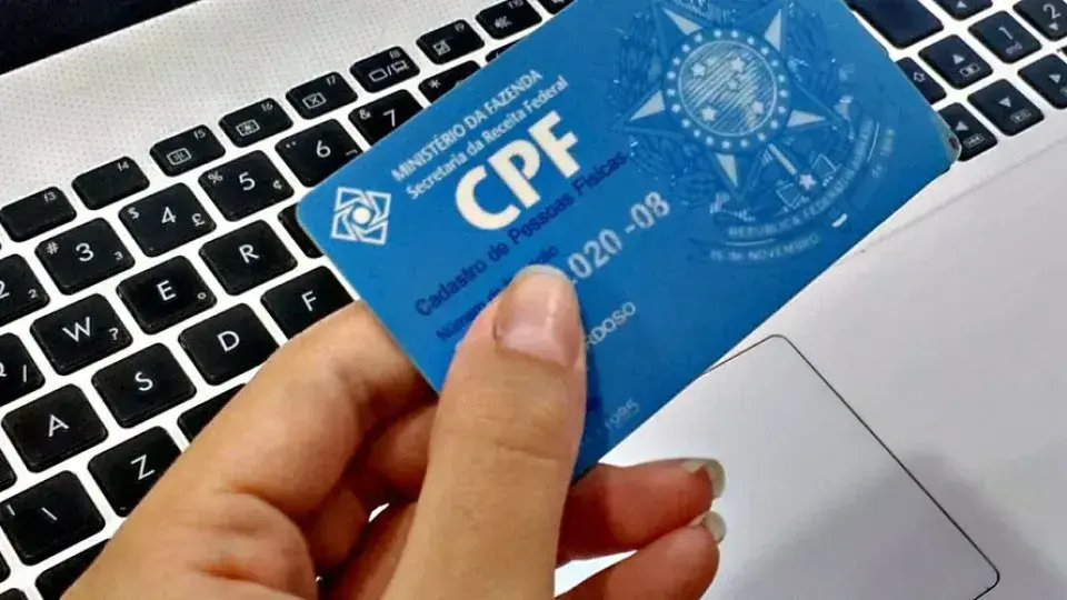 Trabalhadores com até R$ 3.000 enfrentam nome sujo e dívidas