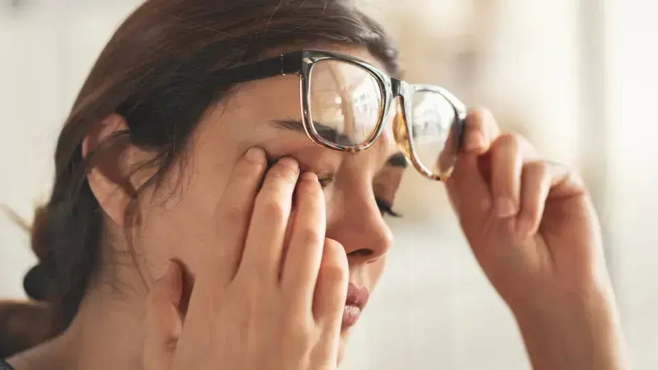 Tremores oculares: causas e como lidar com os espasmos nas pálpebras