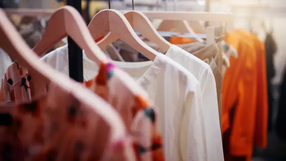 Três looks práticos e estilosos para arrasar neste outono