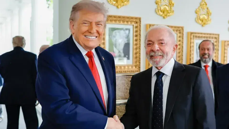 Trump elogia Lula em encontro com Flávio Bolsonaro na Casa Branca