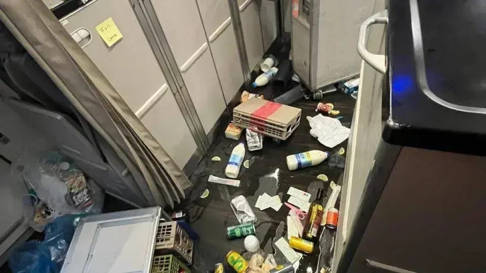 Turbulência em voo da Cathay Pacific deixa 10 feridos entre Австралия e Hong Kong