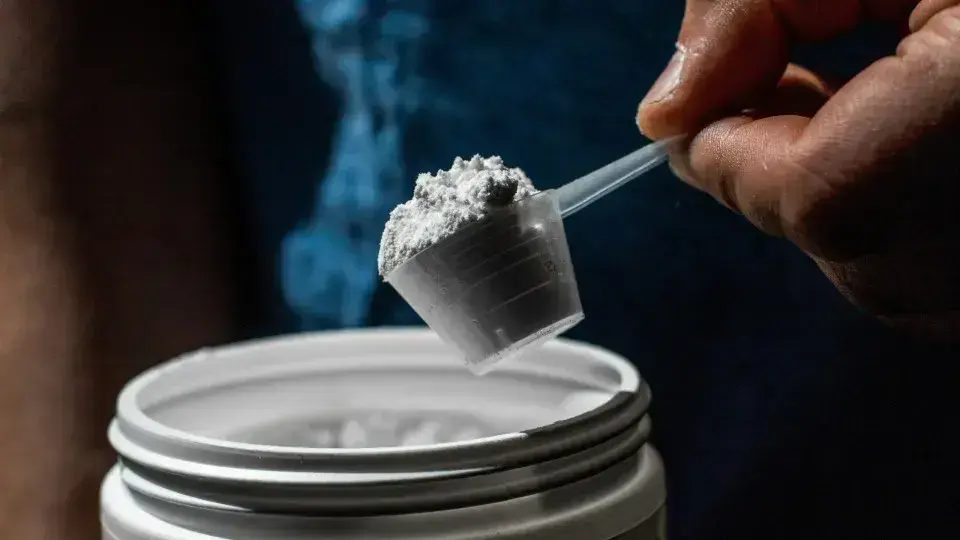 Anvisa suspende suplementos de creatina e proíbe venda de produtos irregulares