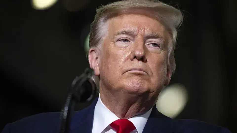 Aprovação de Trump atinge 35%, próximo da mínima histórica, diz pesquisa