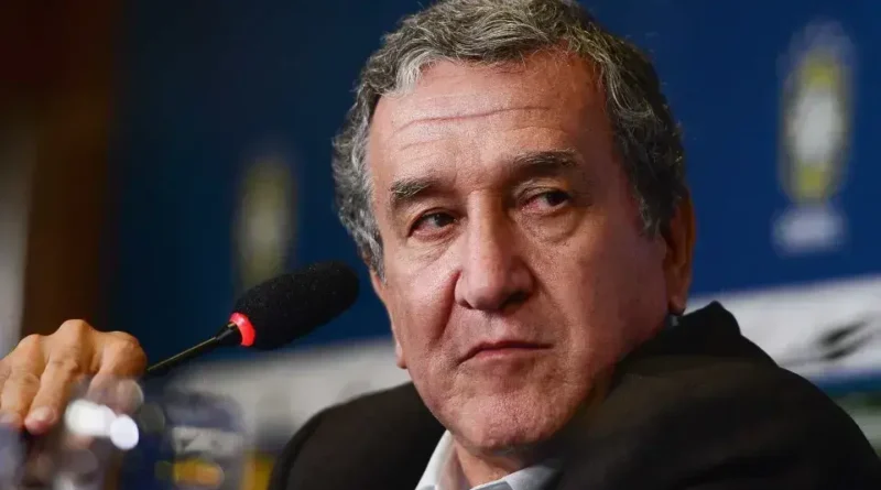 Carlos Alberto Parreira apresenta leve melhora após internação na UTI