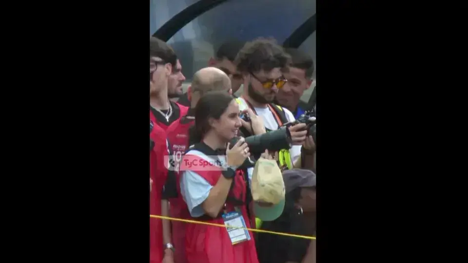 Engano com o Hino da Argentina Provoca Risos no Plantel e na Torcida