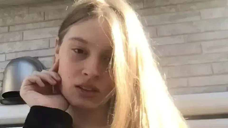 Filha trans de Elon Musk abandona entrevista após questionamento sobre o pai