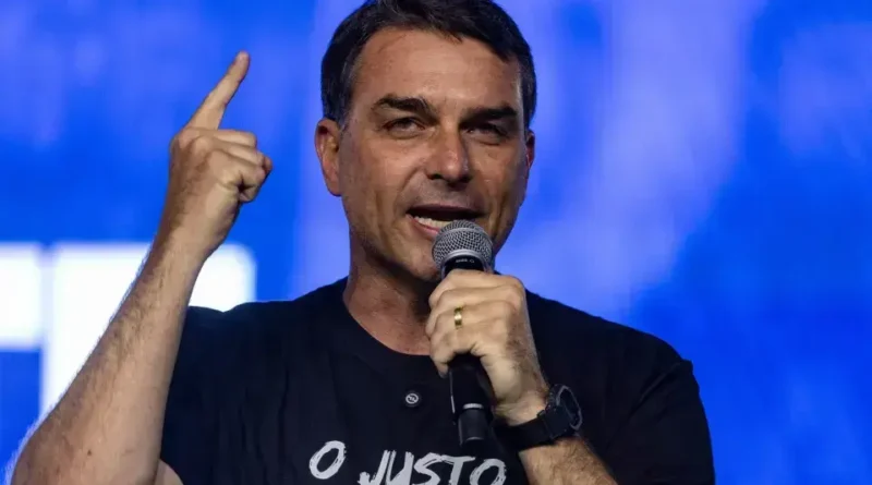 Flávio Bolsonaro e as novas tarifas do Pix: o impacto nas redes