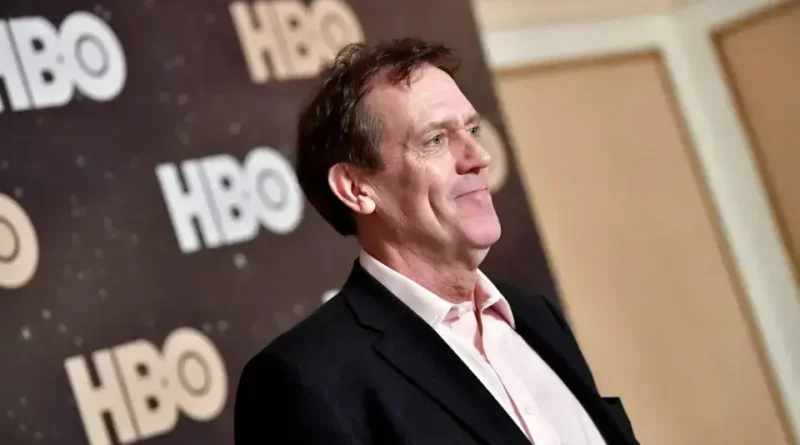 Hugh Laurie pede desculpas por ataque a crítica de Dr. House