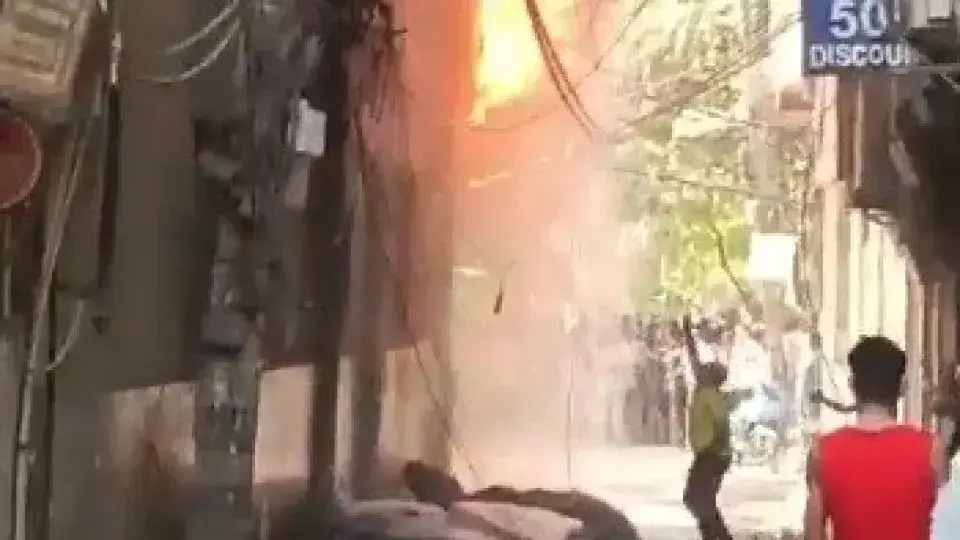 Incêndio em restaurante de Nova Deli causa 21 mortes e deixa feridos