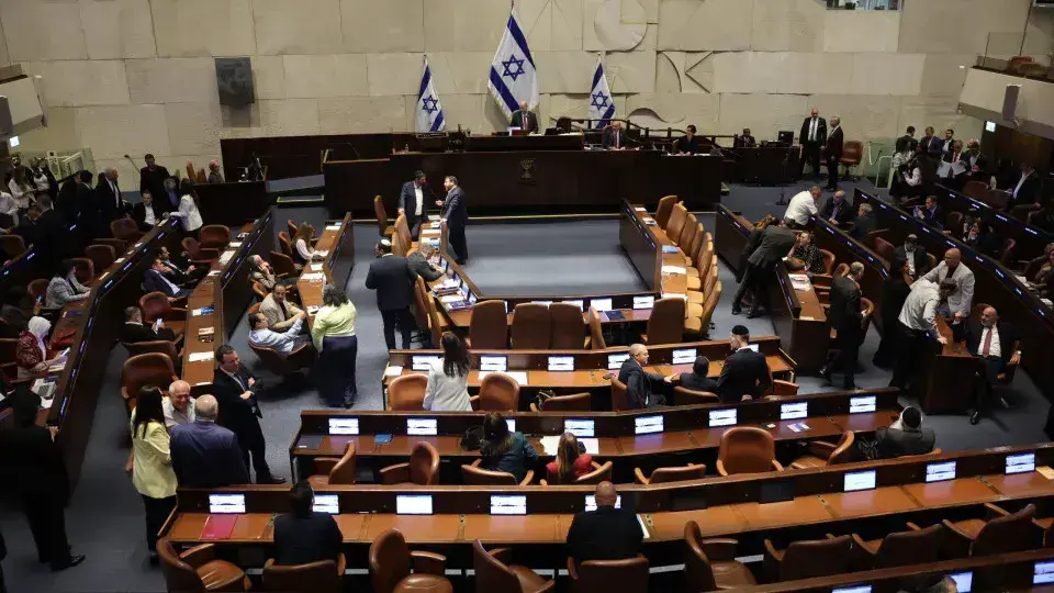 Irmãos: Deputados de Israel aprovaram primeira votação para dissolução do Parlamento