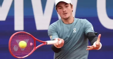 João Fonseca busca semifinal no Roland Garros contra Jakub Mensik