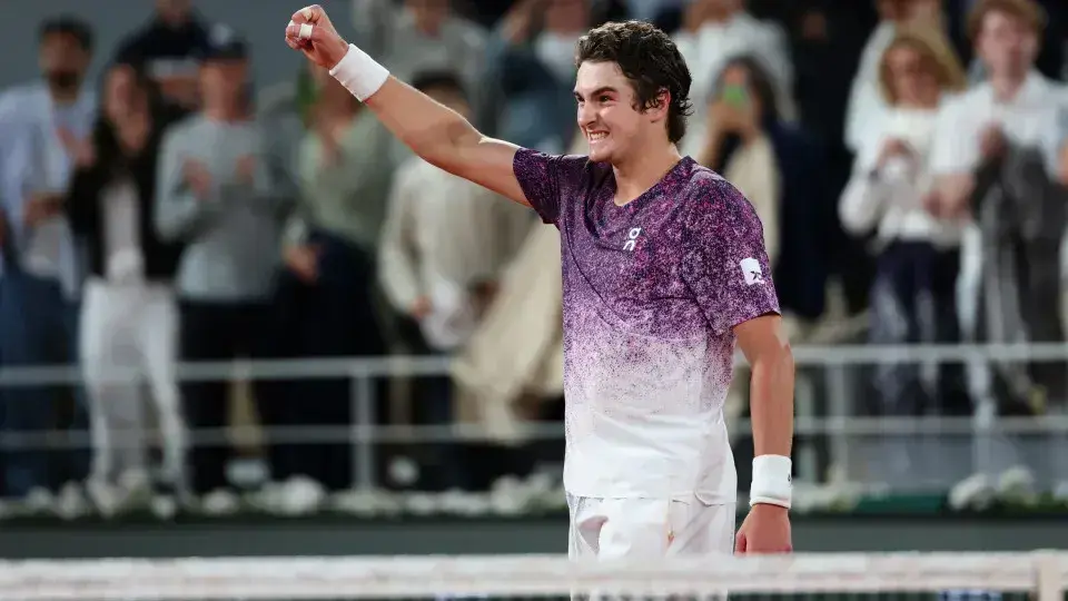 João Fonseca revela evolução mental após chegar às quartas do Roland Garros
