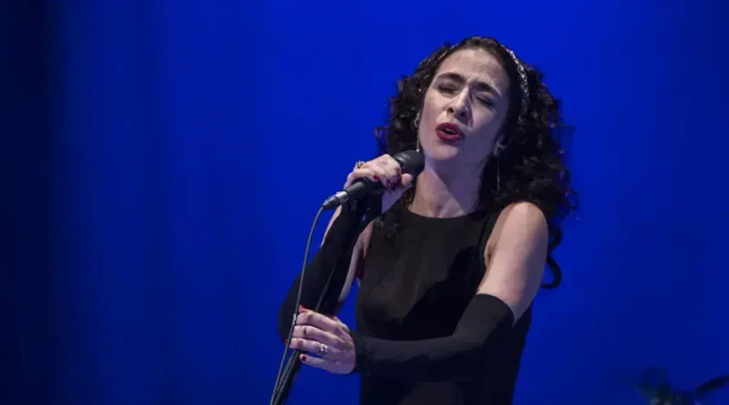 Marisa Monte tem destaque em festival que oculta logo de patrocinador