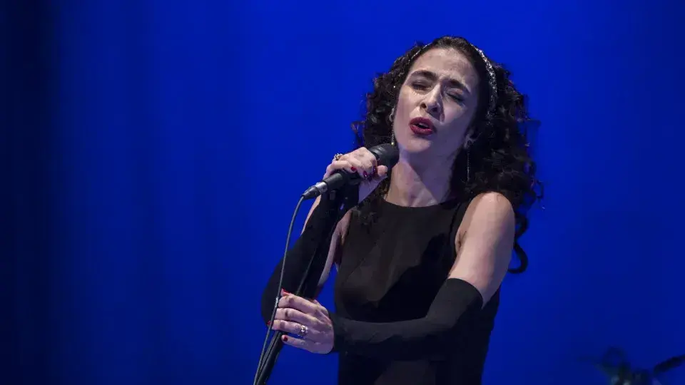 Marisa Monte tem destaque em festival que oculta logo de patrocinador