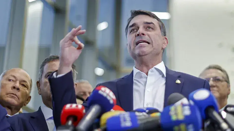 Preocupações de Flávio Bolsonaro com o STF nas Eleições de 2026
