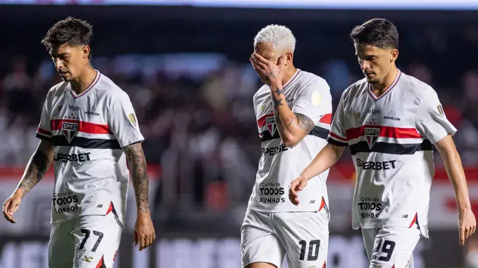 São Paulo encerra mês conturbado com lesões e troca de técnico
