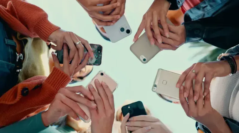Seis hábitos que podem deixar seu celular mais lento; entenda