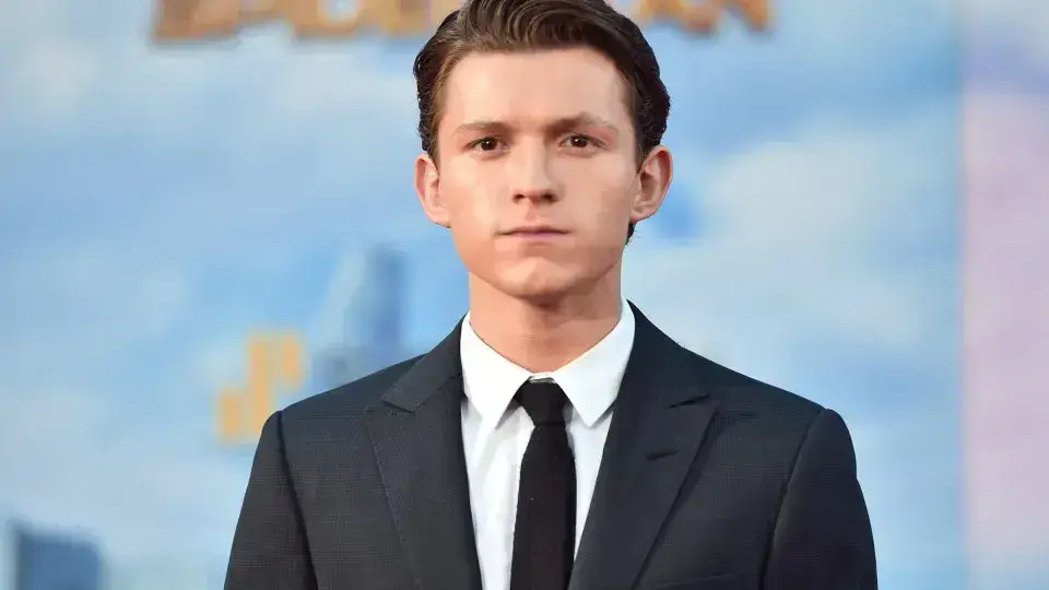 Tom Holland fala sobre sua luta contra o alcoolismo no podcast Good Hang
