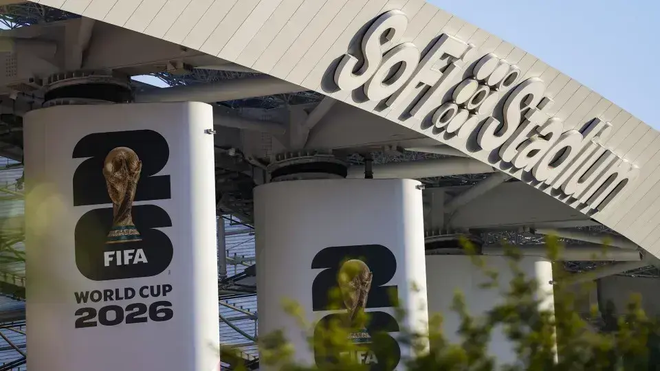 Trabalhadores do SoFi Stadium votam pela greve antes da Copa do Mundo