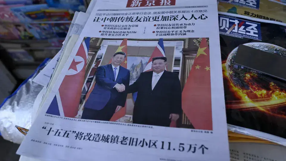 Xi Jinping visita Coreia do Norte e reforça aliança com Kim Jong-un