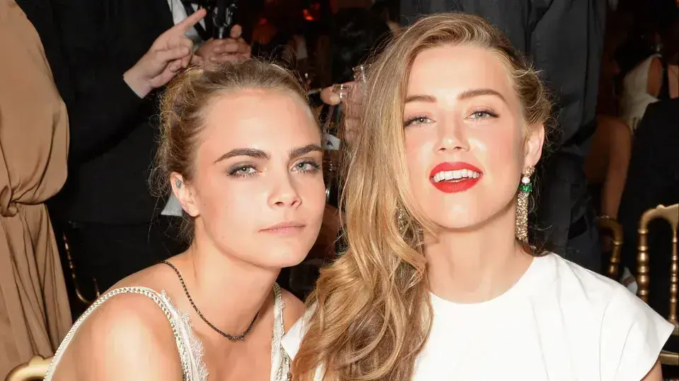 Cara Delevingne revela affair com Amber Heard durante divórcio com Johnny Depp