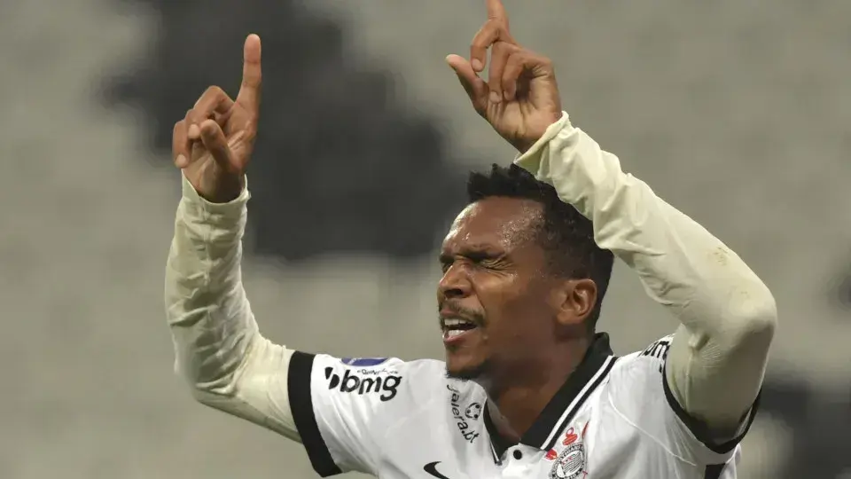 Ex-jogador Jô permanece preso por dívida de R$ 145 mil