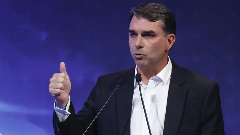 Flávio Bolsonaro Envia Carta aos EUA Contra Tarifas ao Pix