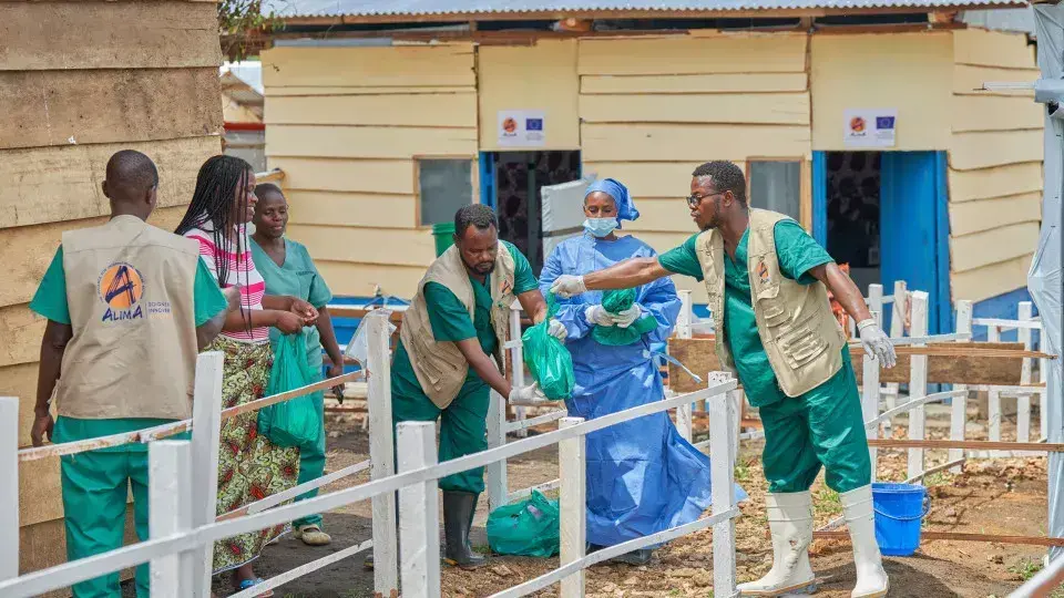 Mortes por ebola sobem para 438 na República Democrática do Congo