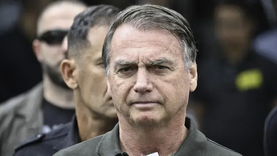 PGR defende Bolsonaro em prisão domiciliar sem arma apreendida