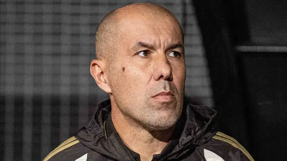 Técnico do Flamengo revela estratégias para jogos na Europa com a base