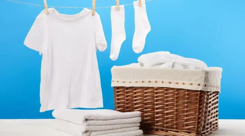 Truque incrível para manter suas roupas brancas como novas