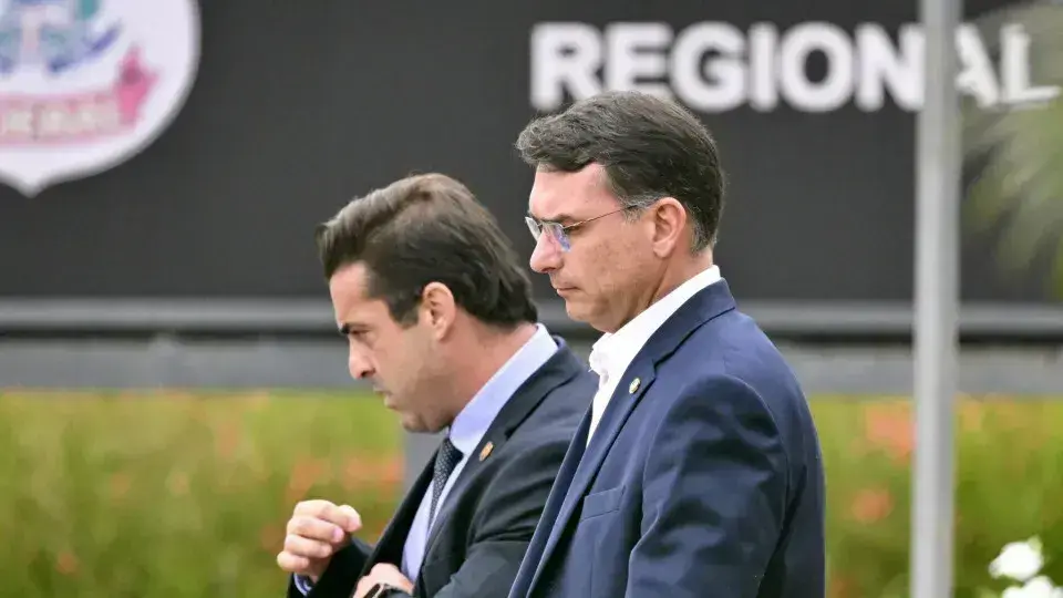 Vídeo de Michelle Bolsonaro Impacta Pré-candidatura de Flávio ao Planalto